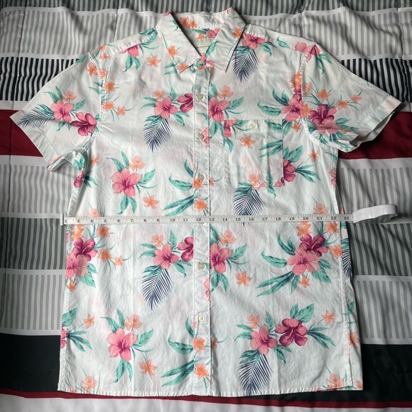 American Eagle Floral Button Up (medium) - Picture 2 of 5